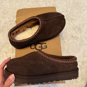 Ugg tasman - Superfina bruna tasman uggs, säljer då jag fått dubbletter. Storlek 38, aldrig använda🎀