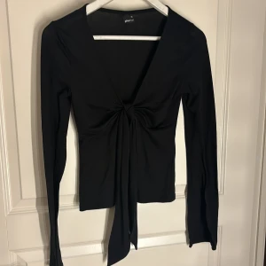 Fin topp - En snygg topp från Gina tricot som endast är använd en gång då jag har mycket andra jag använder💓 passar även större då materialet är stretchigt🥰