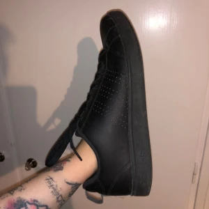 Adidas skor - Knappt använd  Tror st 38,5-39