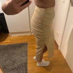 Nelly khol - Helt ny, storlek S