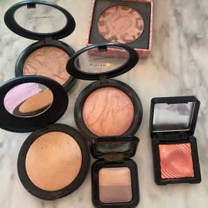 Smink - Vissa är helt oanvända o vissa endast testa nån enstaka gång 🤍 Säljer allt tillsammans 