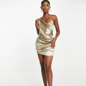 Guldig klänning från Asos - Helt ny med lappar kvar! 