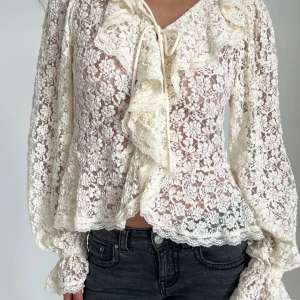 Blus  - Superfin blus ifrån Gina!! Helt ny, endast använd en gång!! 