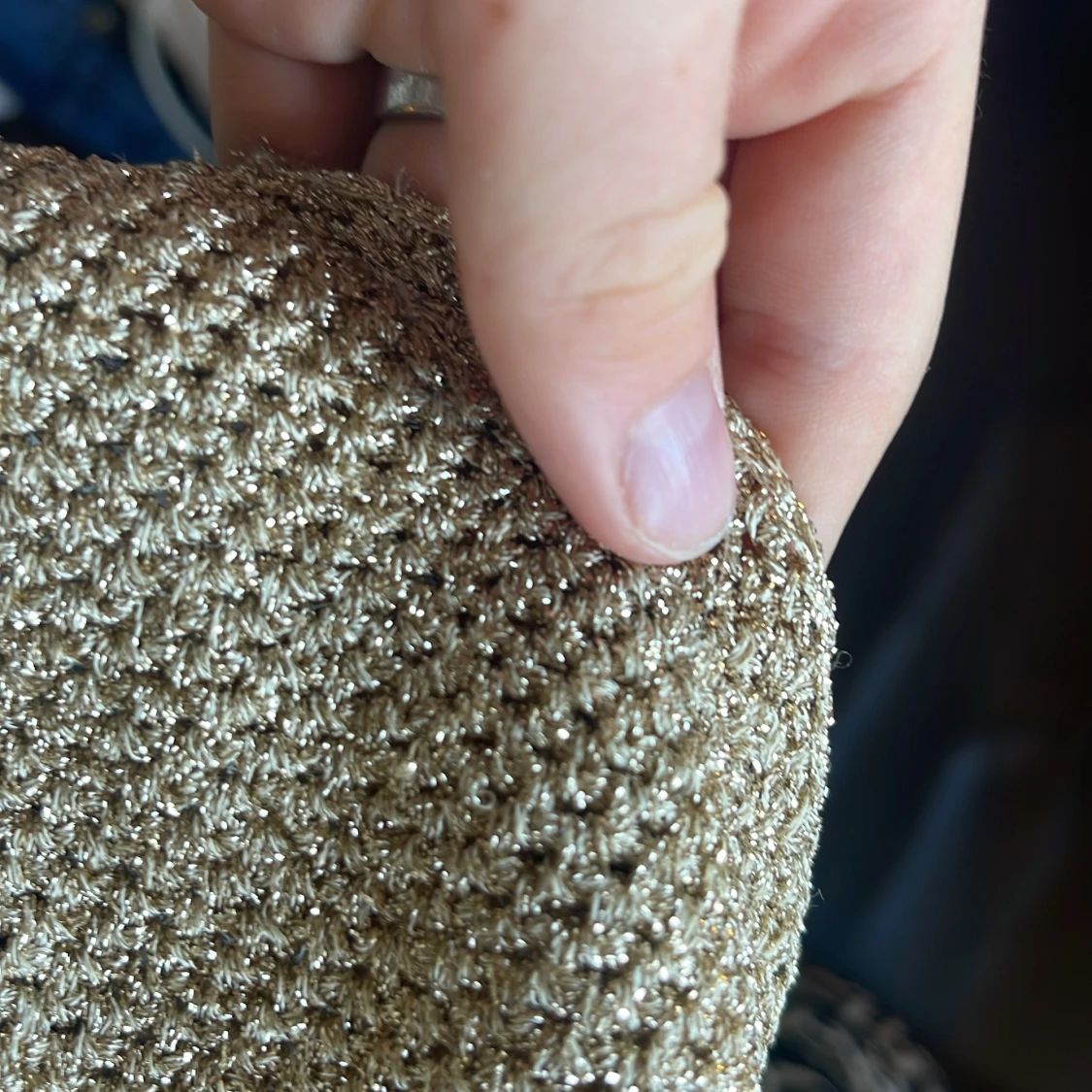 Glittrig guldstickad linne - 90