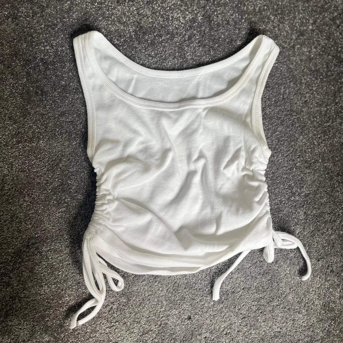 Vit ribbad linnetopp