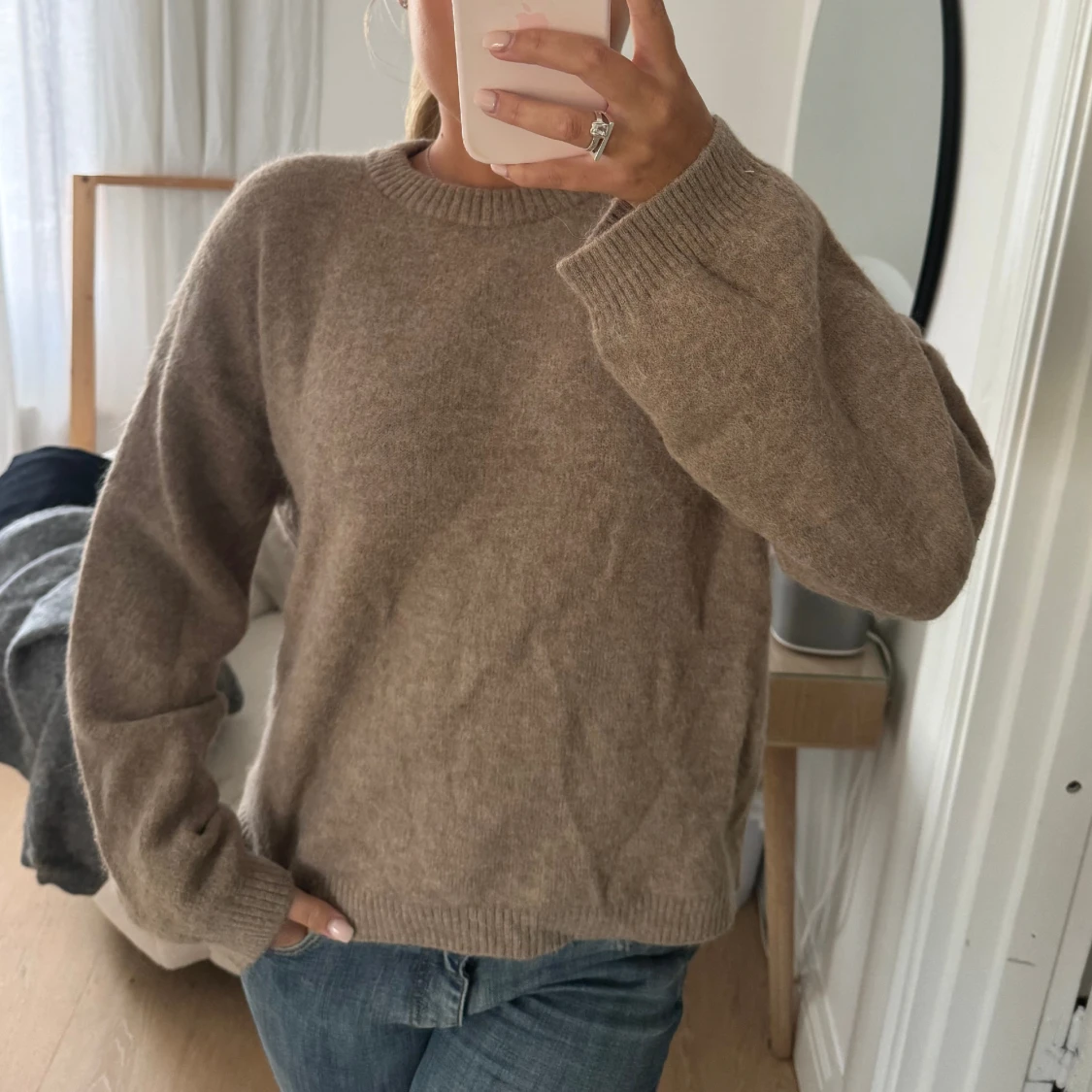 Beige stickad tröja arket