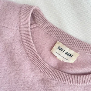 stickad soft goat tröja - fin rosa soft goat tröja i kashmir💕