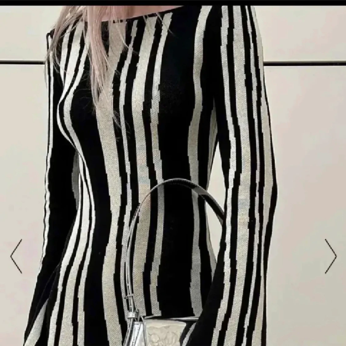 Svart och vit randig klänning - 90