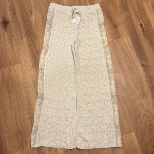 Byxor  - Helt ny byxor , aldrig använt  Säljes pga ångrat köp prislappen sitter kvar 