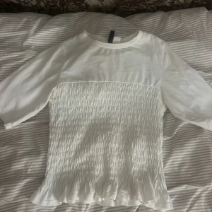 Super snygg trendig tröja!🥰 - Tröja från hm! Använd 2 gånger ungefär! 🥰