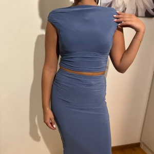 Kjol& topp  - Helt ny, super fin o stretchigt matrial 