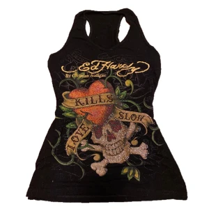 ed hardy linne 🔥  - skit snyggt ed hardy linne 💯 köpte på plick men har inte kommit till användning 🤍 sytt banden där uppe kortare skriv priv för bild 💗