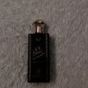 Lailat khamis - Denna doftar som ungefär bara söt oud och det är ca 70 av 100ml kvar