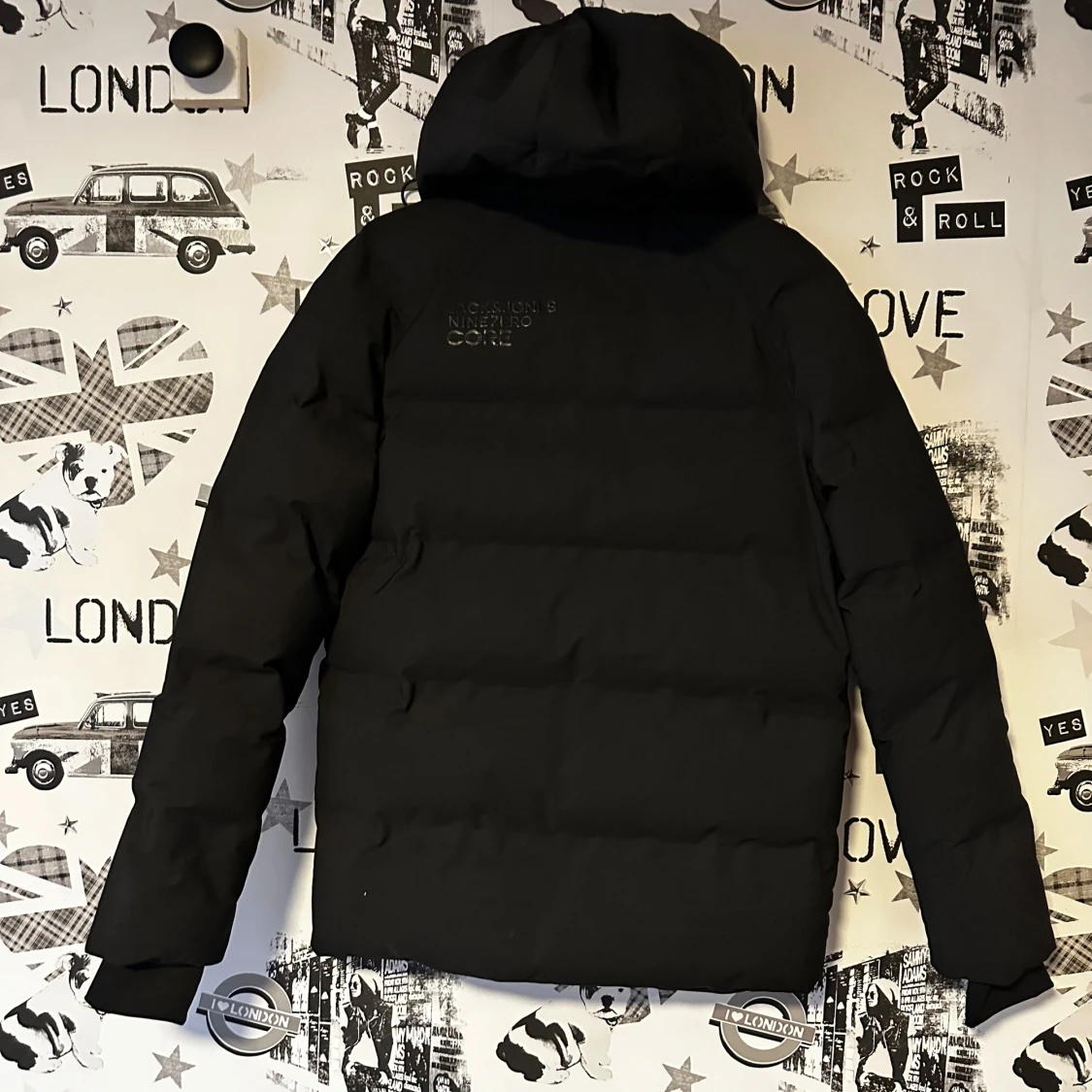 Svart dunjacka från Jack and Jones  - 1