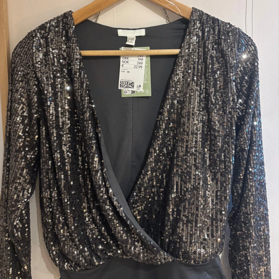 Mörk grå glittrig body från H&M - 2