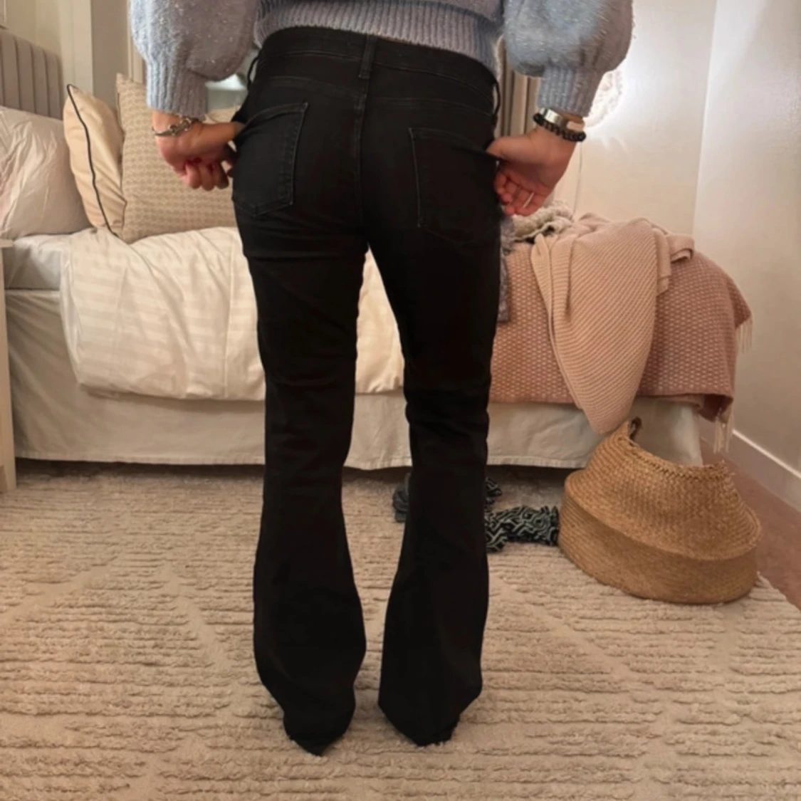 Svarta bootcut jeans - 1