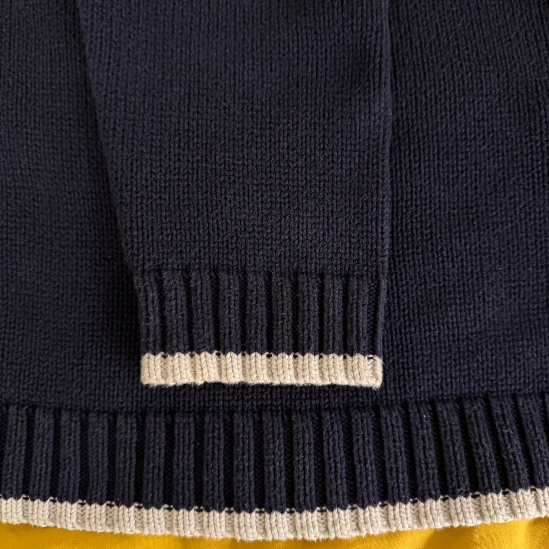Mörkblå stickad tröja från Yves Saint Laurent - 2