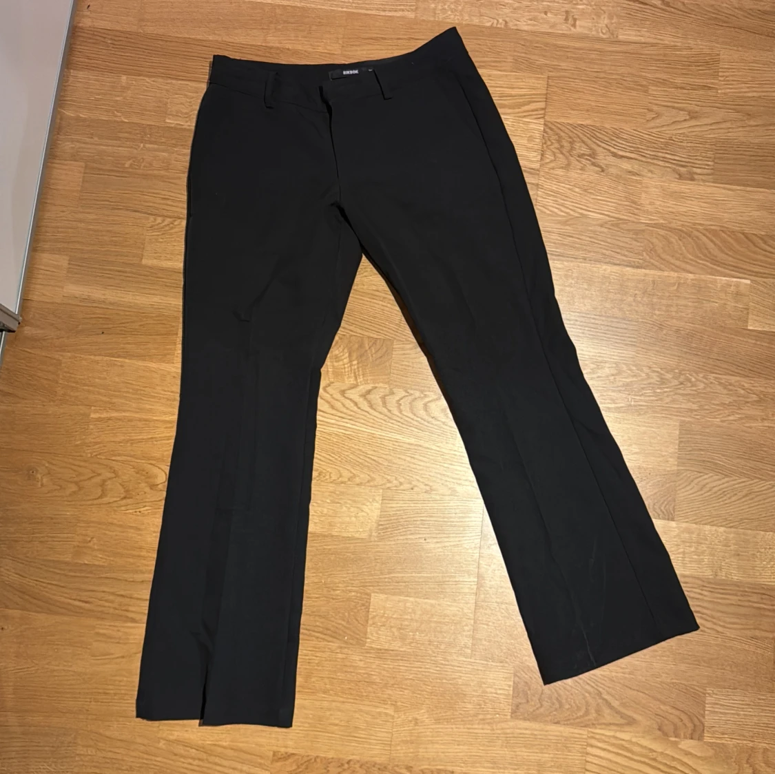 Svarta kostymbyxor från BikBok - 2