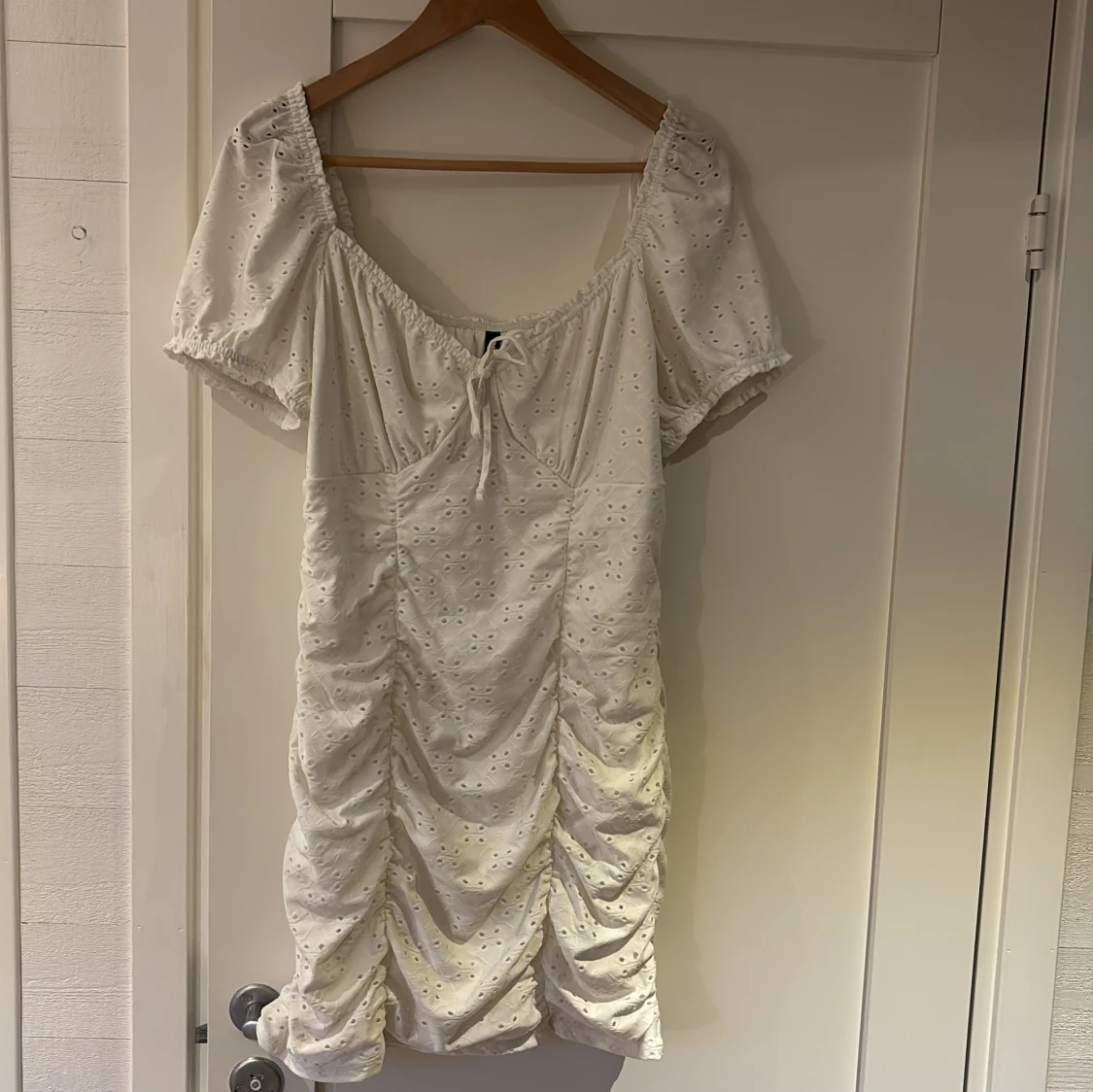 Vit klänning från H&M Divided