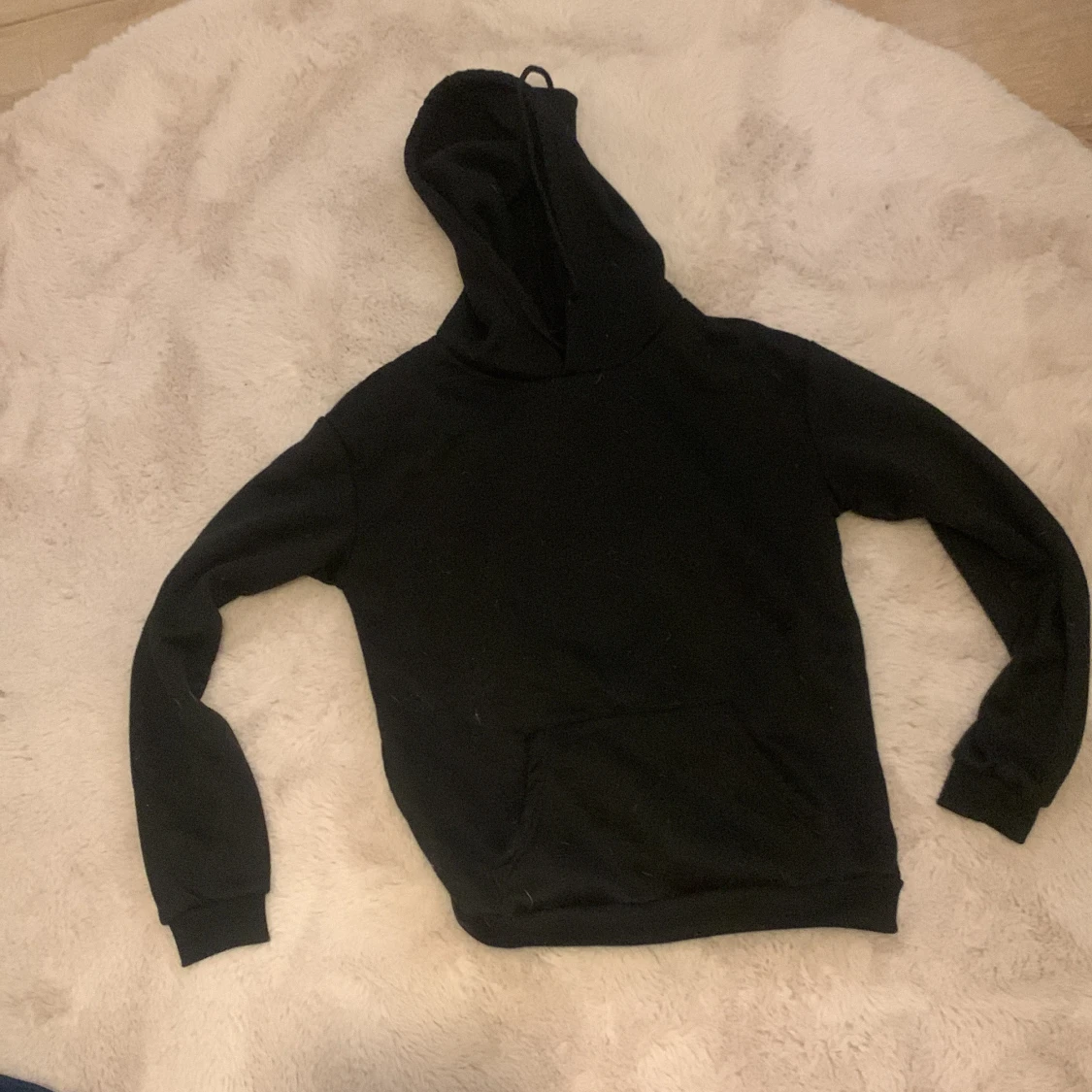 Svart hoodie med tryck - 1