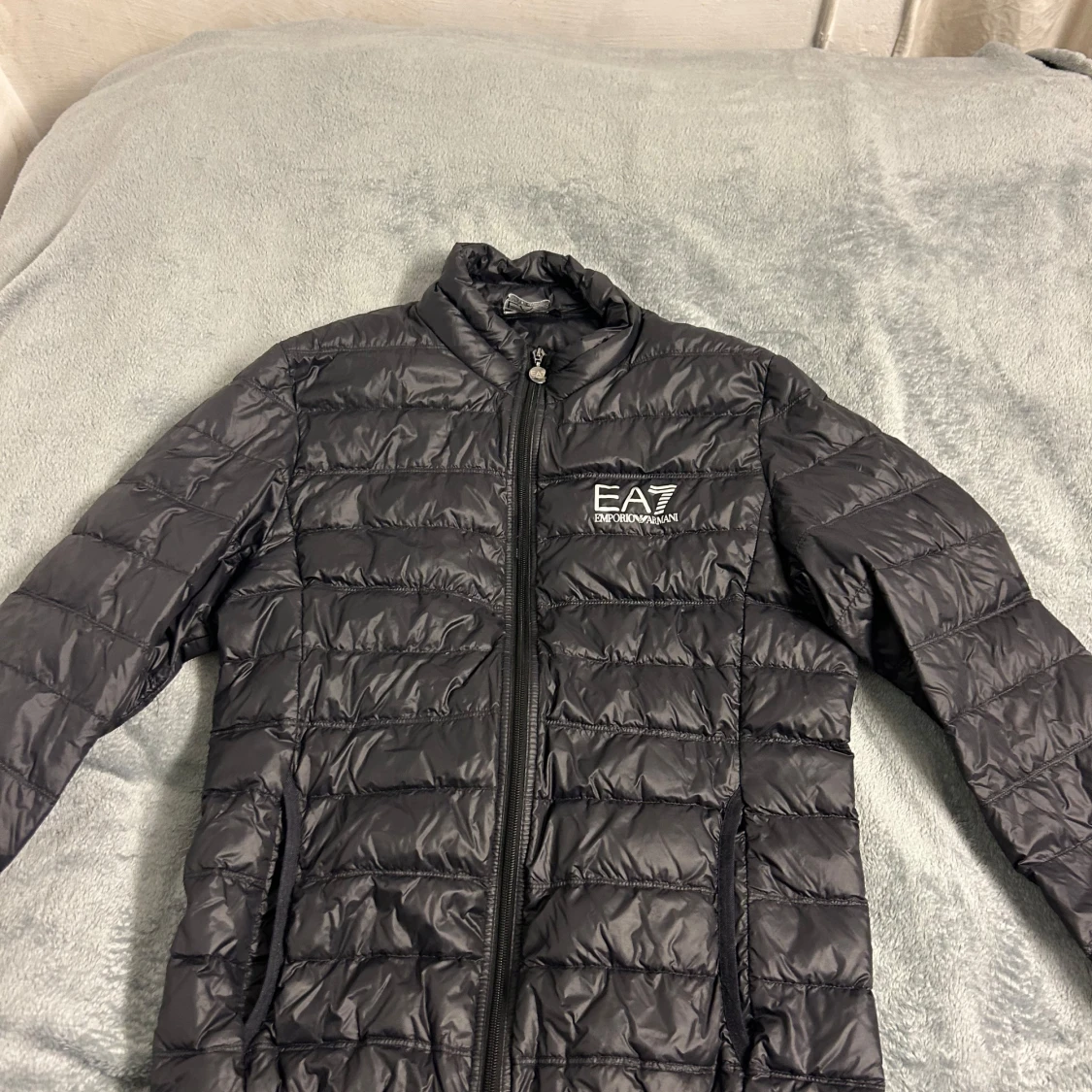 Svart pufferjacka från Emporio Armani