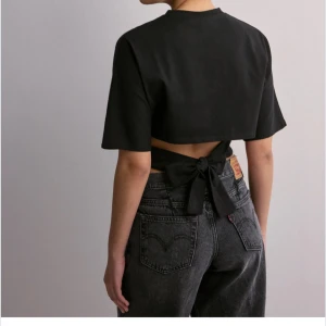 Nelly topp - Populär topp från Nelly som knyts i ryggen