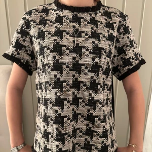 Rutig tröja - Jätte söt tröja från mango, använd fåtal gånger köpt second hand💕Inga defekter