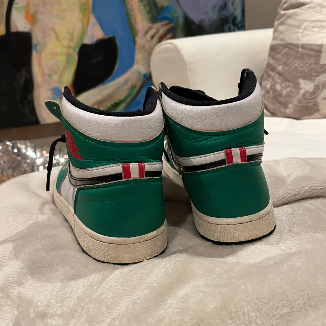 Nike Air Jordans i grönt och vitt - 4