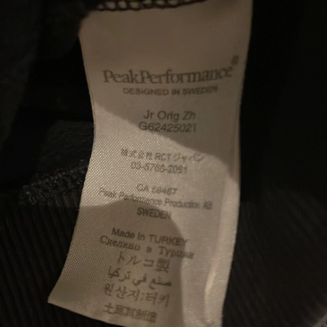 Svart hoodie från Peak Performance - 3