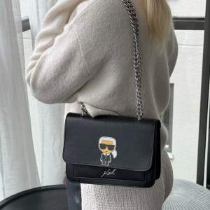 Karl Lagerfeld väska, Inte äkta 🖤