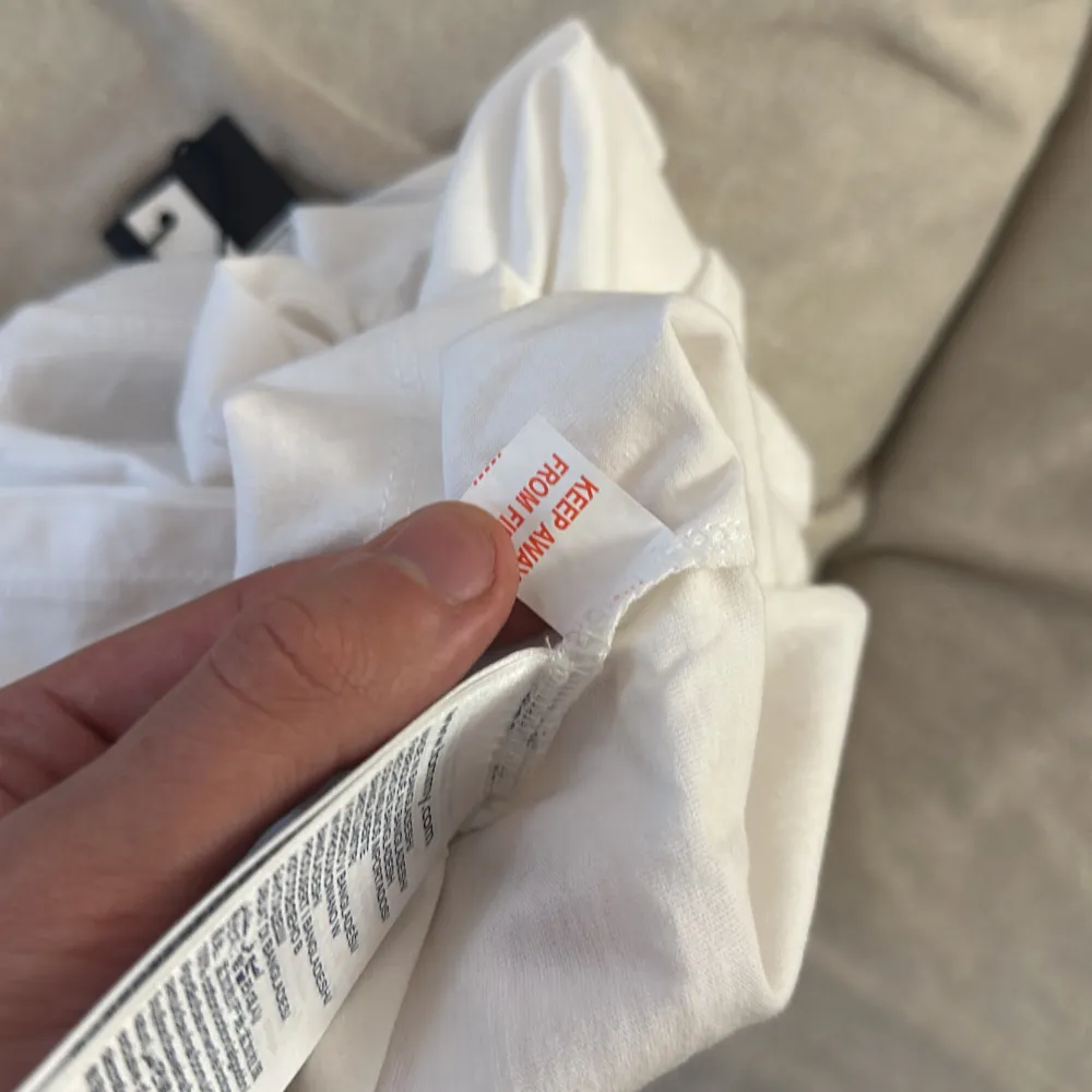 T-shirt helt ny Tommy hilfiger skick 10/10 prisvärd . T-paidat.