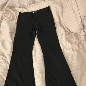 Jättefina bootcut low waist jeans. Storlek 164 från Lindex😇😇