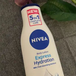 Säljer en body lotion från NIVEA. Använd ett fåtal gånger. (Skriv om ni har frågor).