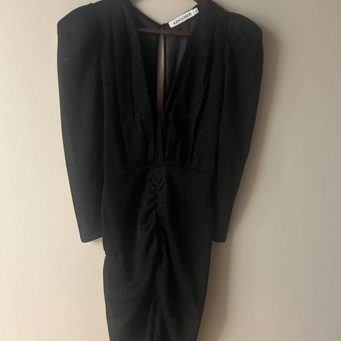 Adoore svart glittrig klänning  - 90