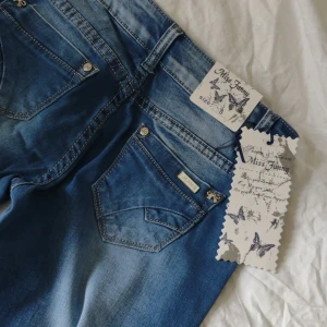 Low waist jeans  - Y2k jeans i storlek S från Miss Fanny 🎀  Helt nya med prislapp kvar 💗