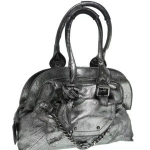 Chloé väska - DETALJER Serienummer: 01-08-53 2 Ursprung: Italien  Material: Läder Färg: Silver Tillbehör: Inga    ANGE Exteriör: I gott skick, med några små tecken på användning. Insida: I gott skick , med några små tecken på användning.