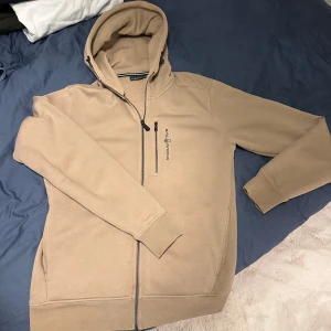 Sail racing zip up  - Säljer nu denna Sail racing zip up! Cond 10/10