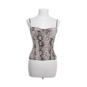 Topp - Superfin orm-mönstrad topp. Nyskick!