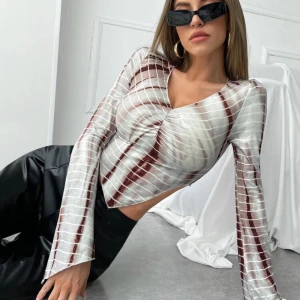 Topp - Topp i storlek S från Shein. Lite kort men så är modellen. Stretchig men sitter fint. 😊