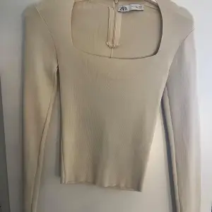 Beige topp i fint skick från zara❤️