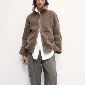 Hm pilejacka - Säljer denna jacka från hm i storlek L, använd 2-3 gånger