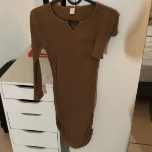 Klönning - Brun klänning från SHEIN.