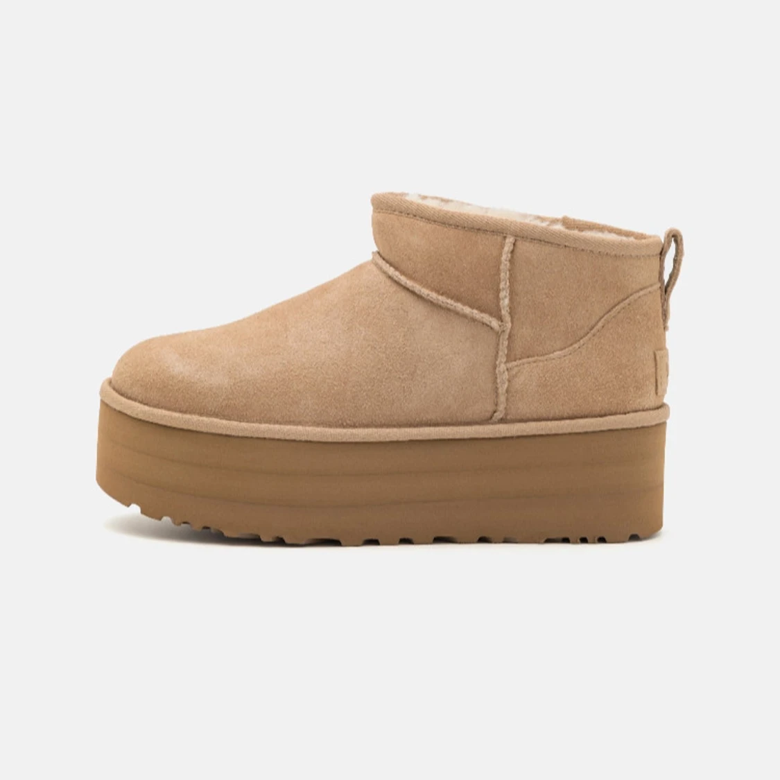 Söker ugg mini plattform i färg sand