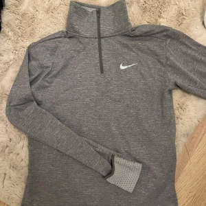 Träningströja Nike - Använd 2 gr 