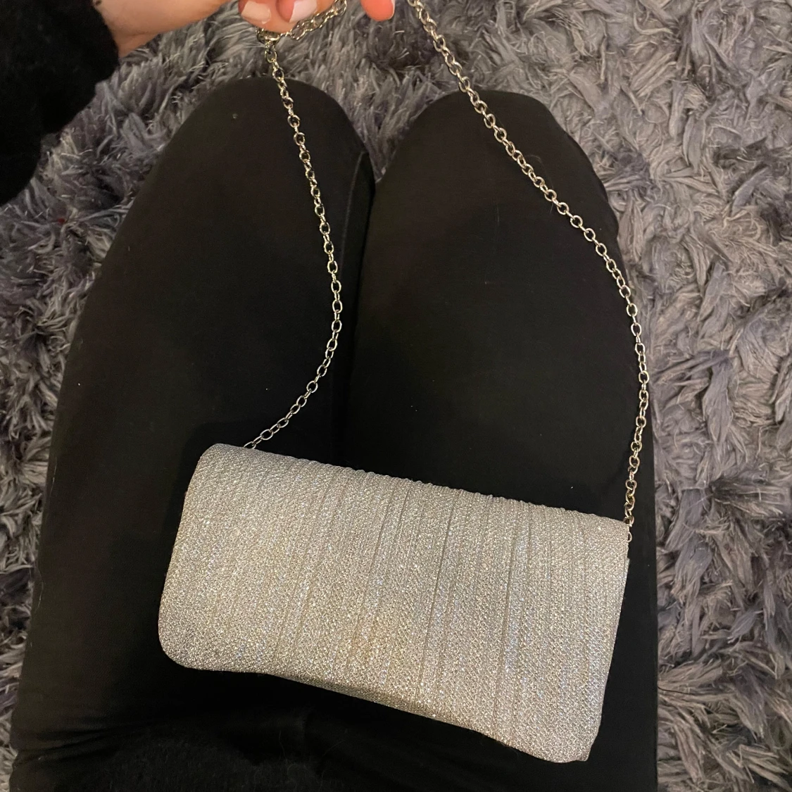 Glittrig silverfärgad väska - 92