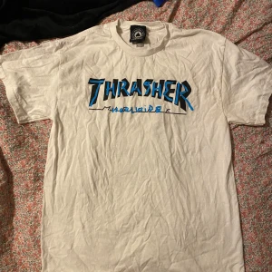 Trasher tshirt  - Trasher T-shirt  Aldrig använd  Köp på bluetomato 