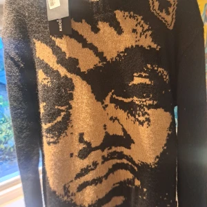 Stickad COMME des FUCKDOWN tröja  - L. Köpt i italen för några år sedan, rigtikigt skön tröja.