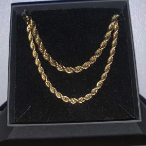 Armband (guld) 6mm  Halsband (guld) 4mm Halsbandet är 50cm långt och båda är doppat i 18karat guld,båda är helt nya och oanvända 