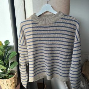 Randig stickad tröja - Stickad tröja, brun och blå