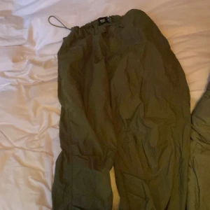 Cargo byxor ! XS/S - Jättefina baggy cargo byxor, kommer inte till änvändning längre ❤️ KÖPT FÖR 320kr